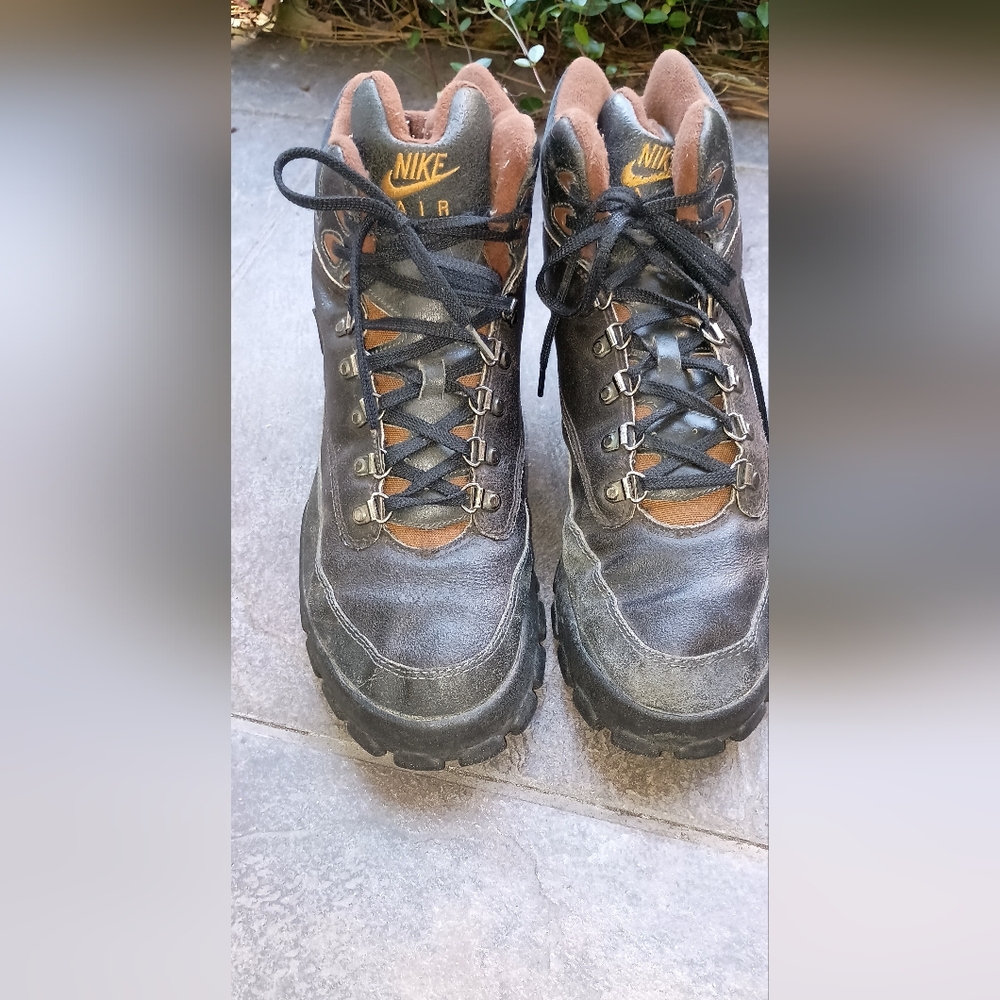 Nike Air Hiking Boots Leather Women's Size 13 940608/13